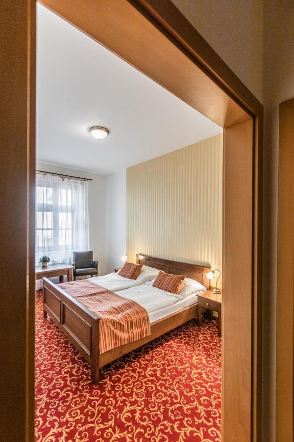 Kroměříž Hotel U Zlateho Kohouta מראה חיצוני תמונה