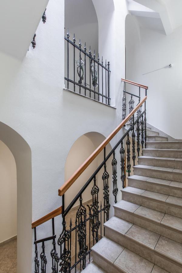 Kroměříž Hotel U Zlateho Kohouta מראה חיצוני תמונה