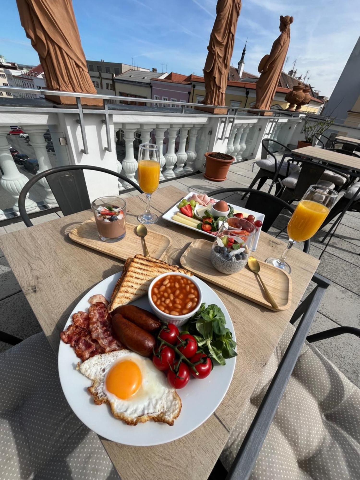 Kroměříž Hotel U Zlateho Kohouta מראה חיצוני תמונה