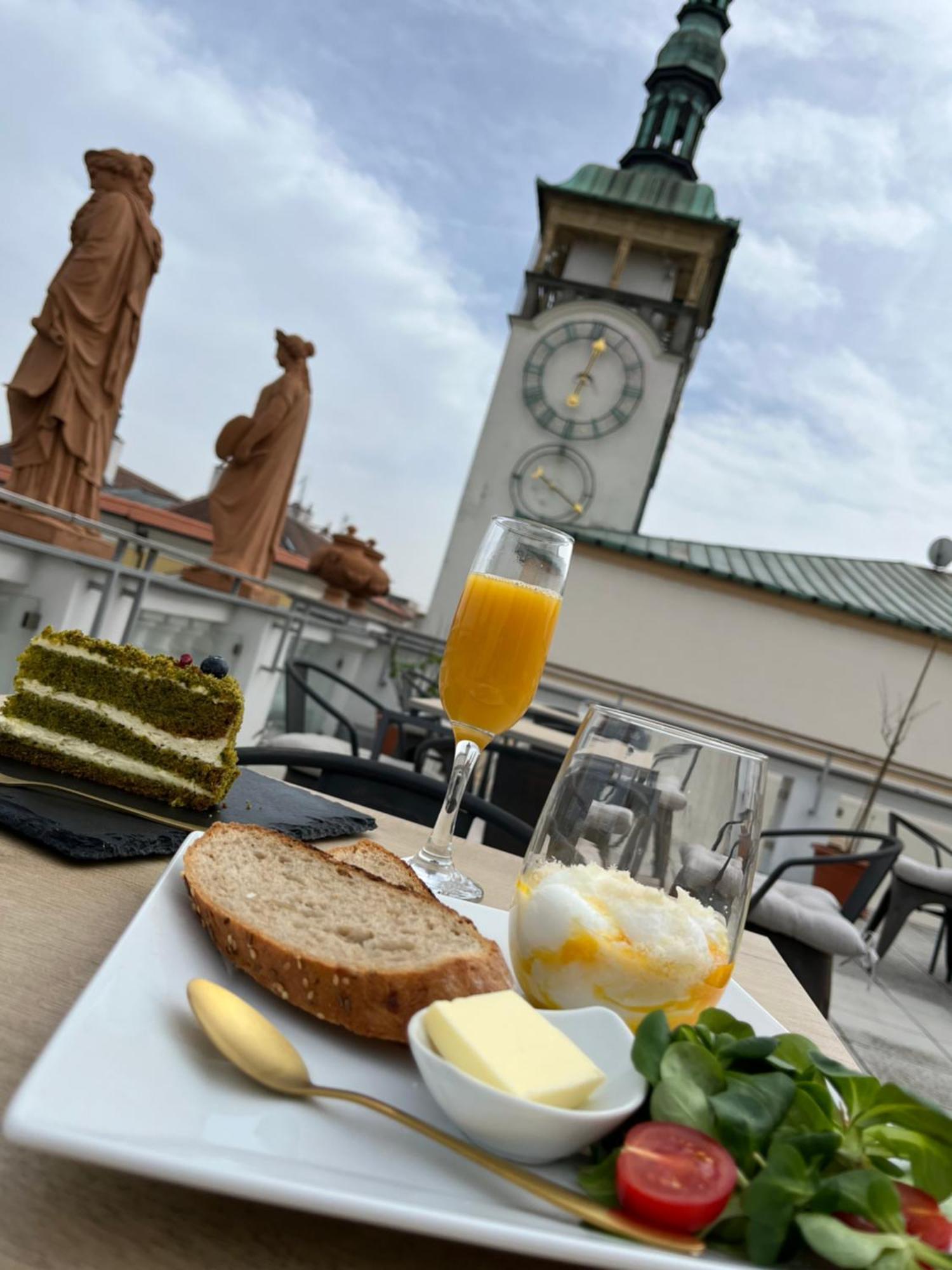 Kroměříž Hotel U Zlateho Kohouta מראה חיצוני תמונה
