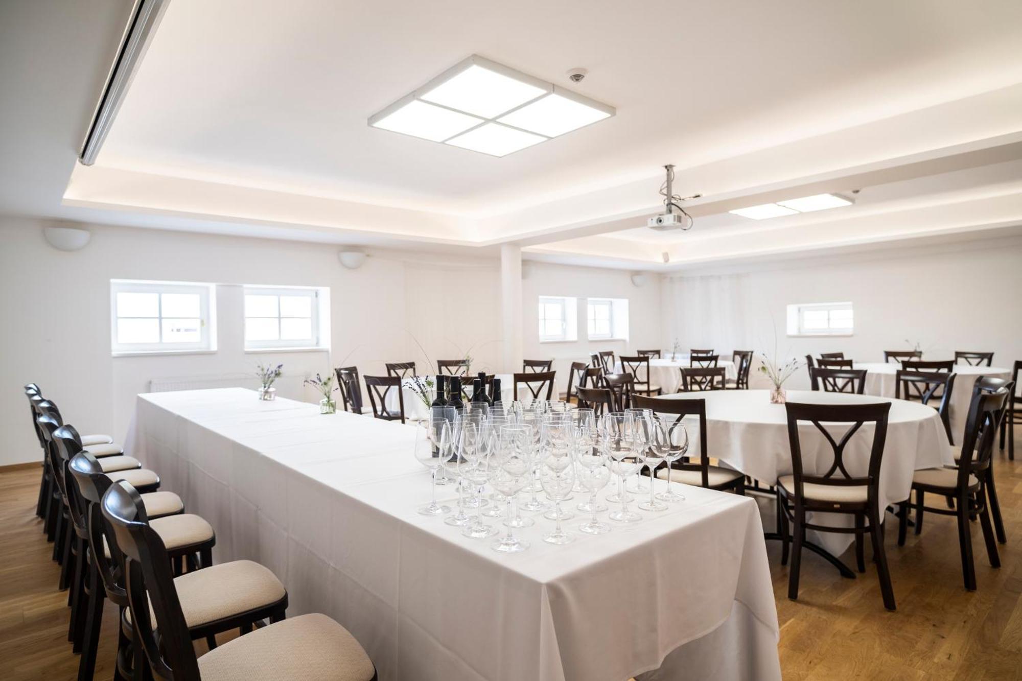 Kroměříž Hotel U Zlateho Kohouta מראה חיצוני תמונה
