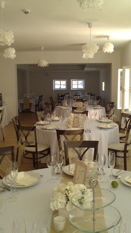 Kroměříž Hotel U Zlateho Kohouta מראה חיצוני תמונה