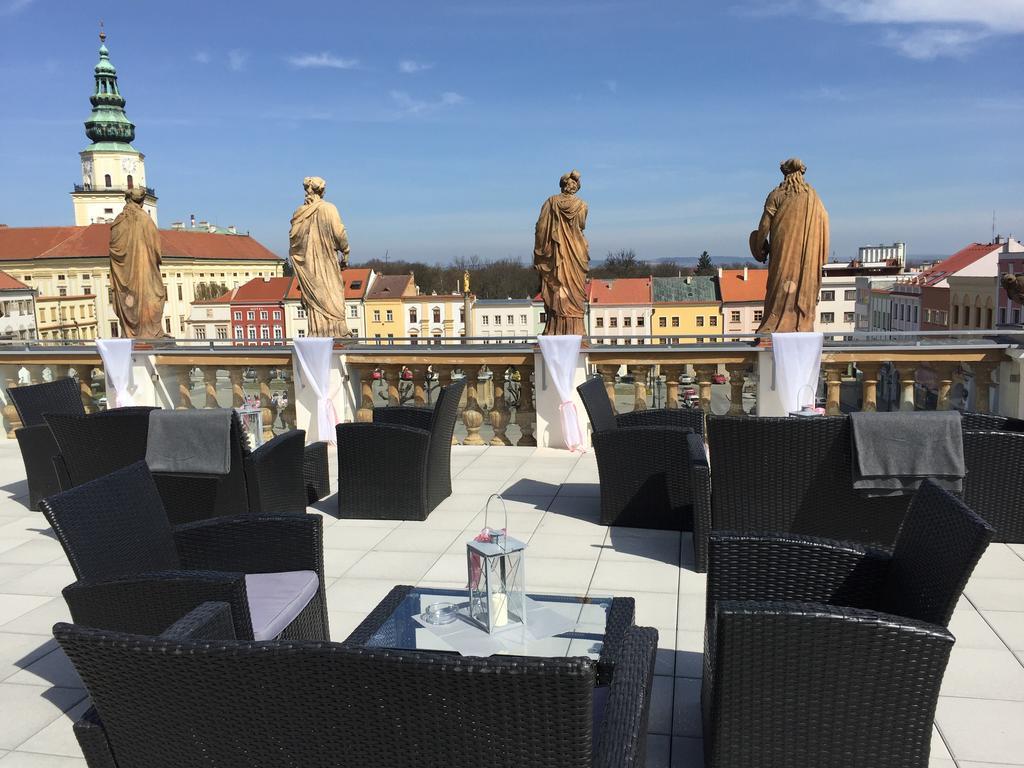 Kroměříž Hotel U Zlateho Kohouta מראה חיצוני תמונה
