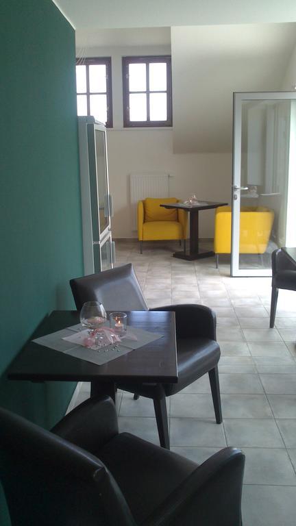 Kroměříž Hotel U Zlateho Kohouta מראה חיצוני תמונה