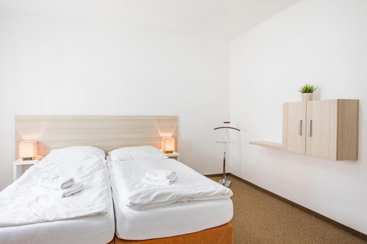Kroměříž Hotel U Zlateho Kohouta מראה חיצוני תמונה
