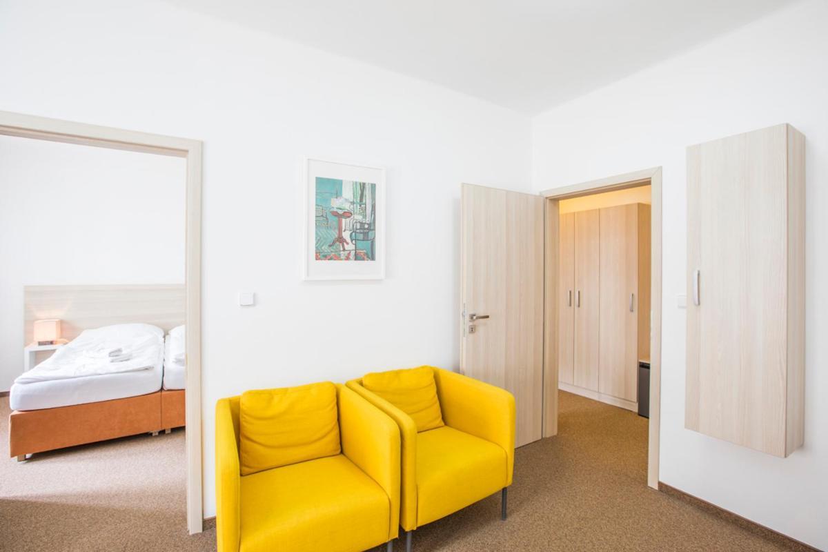Kroměříž Hotel U Zlateho Kohouta מראה חיצוני תמונה