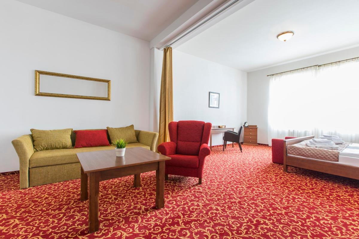 Kroměříž Hotel U Zlateho Kohouta מראה חיצוני תמונה