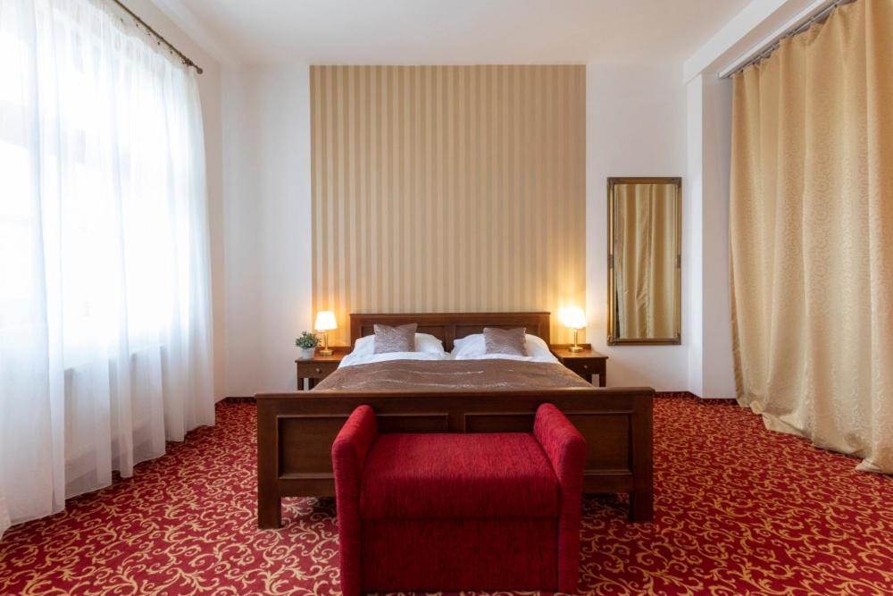 Kroměříž Hotel U Zlateho Kohouta מראה חיצוני תמונה
